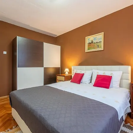 Apartment Amazing In With Wifi And 2 Bedrooms